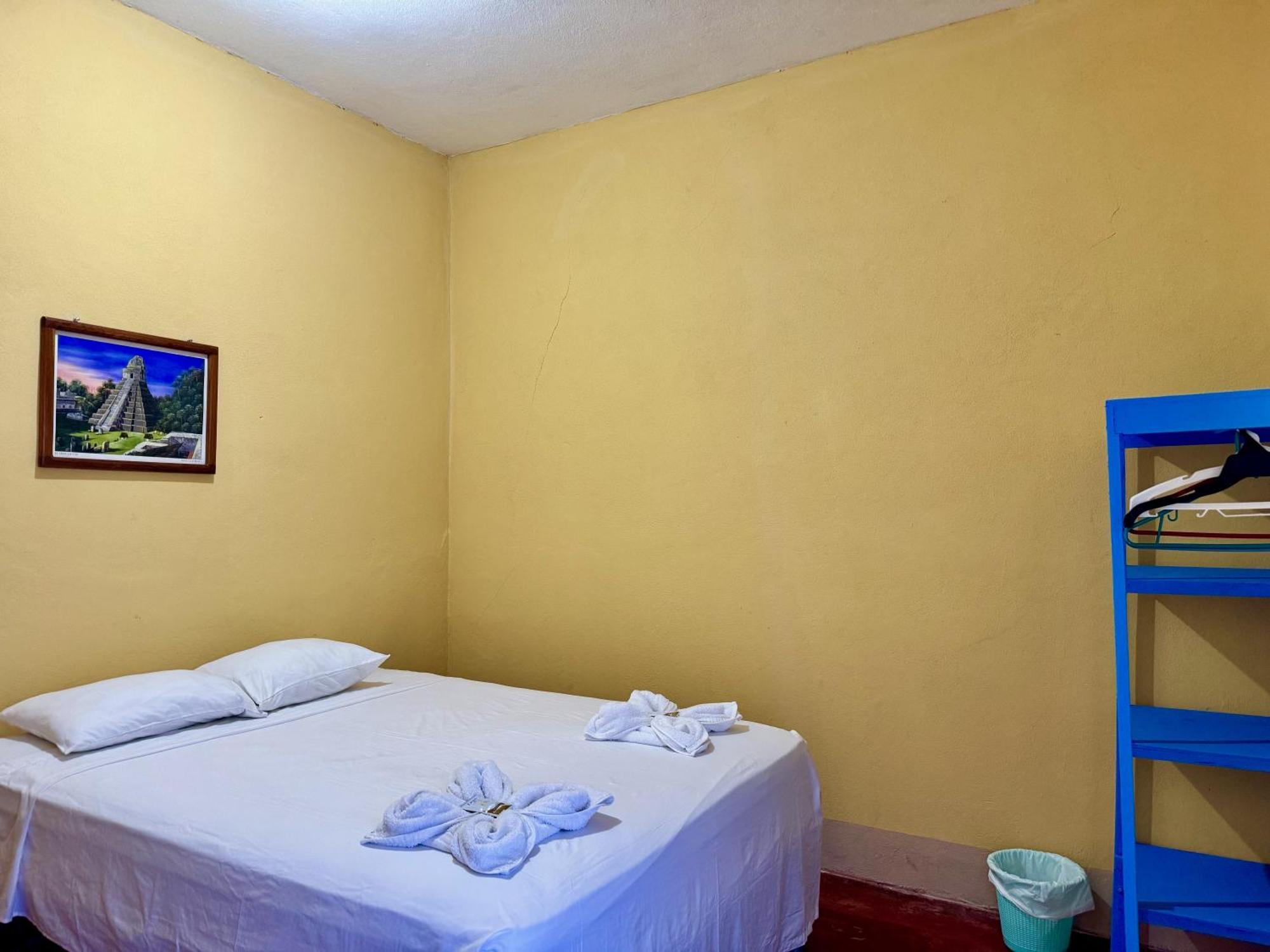 Hostal Los Girasoles By Hostal Inn Flores Exterior photo